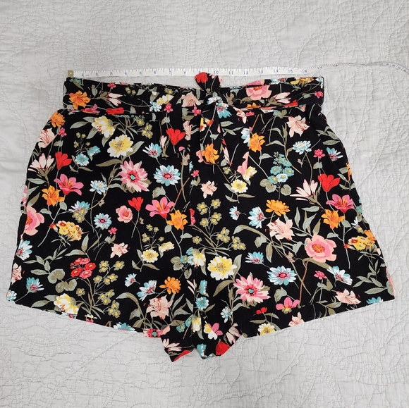 Loft bundle of shorts - Picture 6 of 9